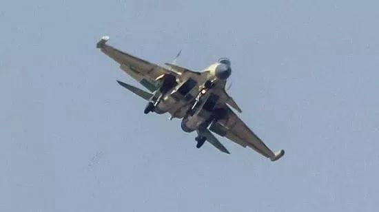 殲-15D，中國新一代艦載戰(zhàn)斗機的獨特優(yōu)勢與未來發(fā)展，殲-15D艦載戰(zhàn)斗機，獨特優(yōu)勢與未來展望