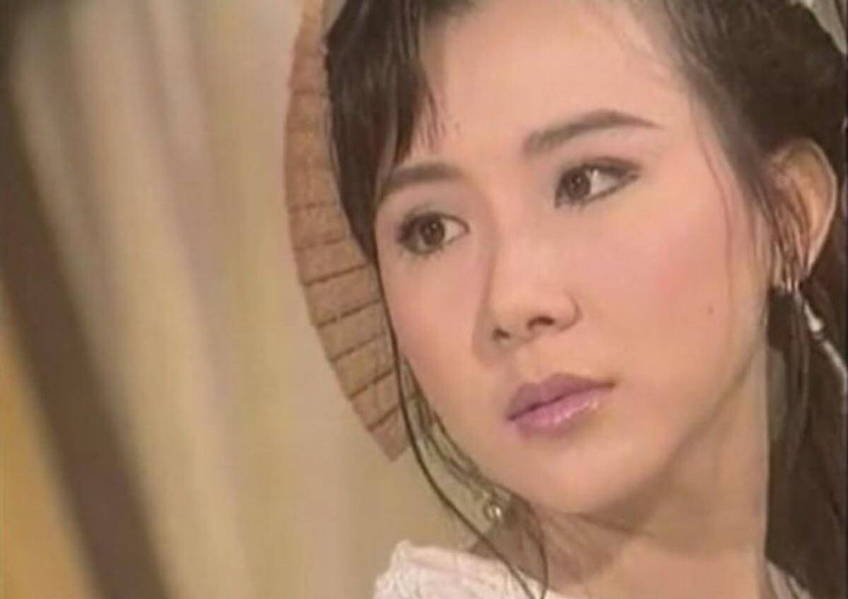 整容毀掉的女星都有誰(shuí)，深度探討與反思，深度探討與反思，整容遺憾，哪些女星因整容失去光彩？