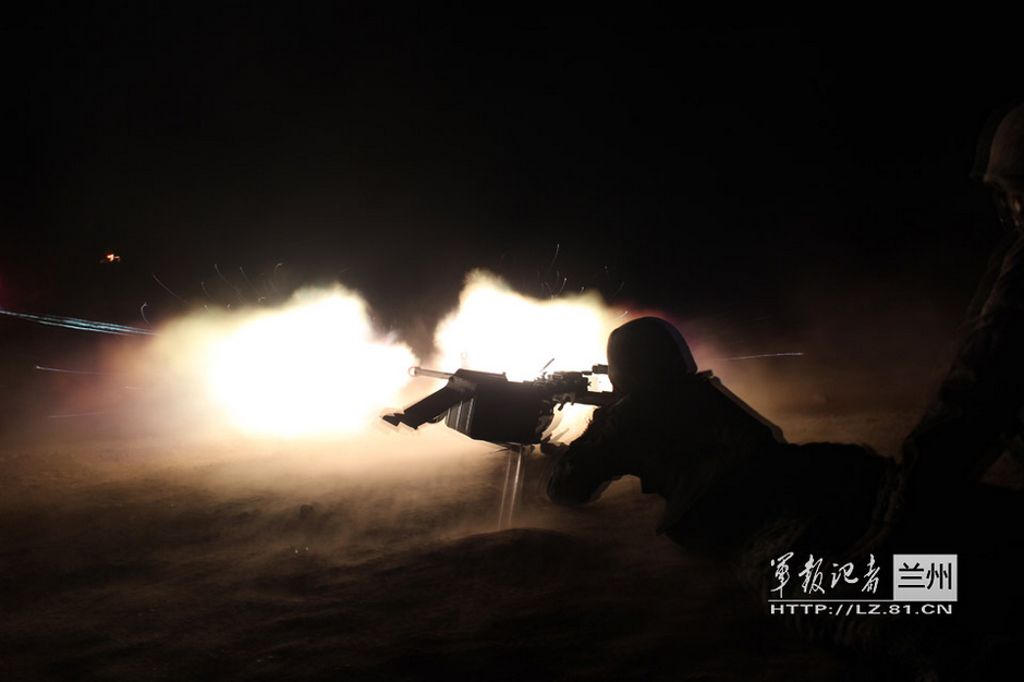 解放軍凌晨開火，揭示真相，為公正發(fā)聲，解放軍凌晨行動(dòng)揭示真相，正義之聲響徹夜空