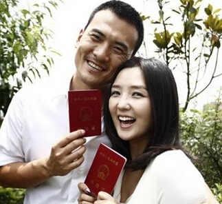 何潔老公，揭秘他的身份與背后的故事，何潔老公身份揭秘，背后的故事探秘