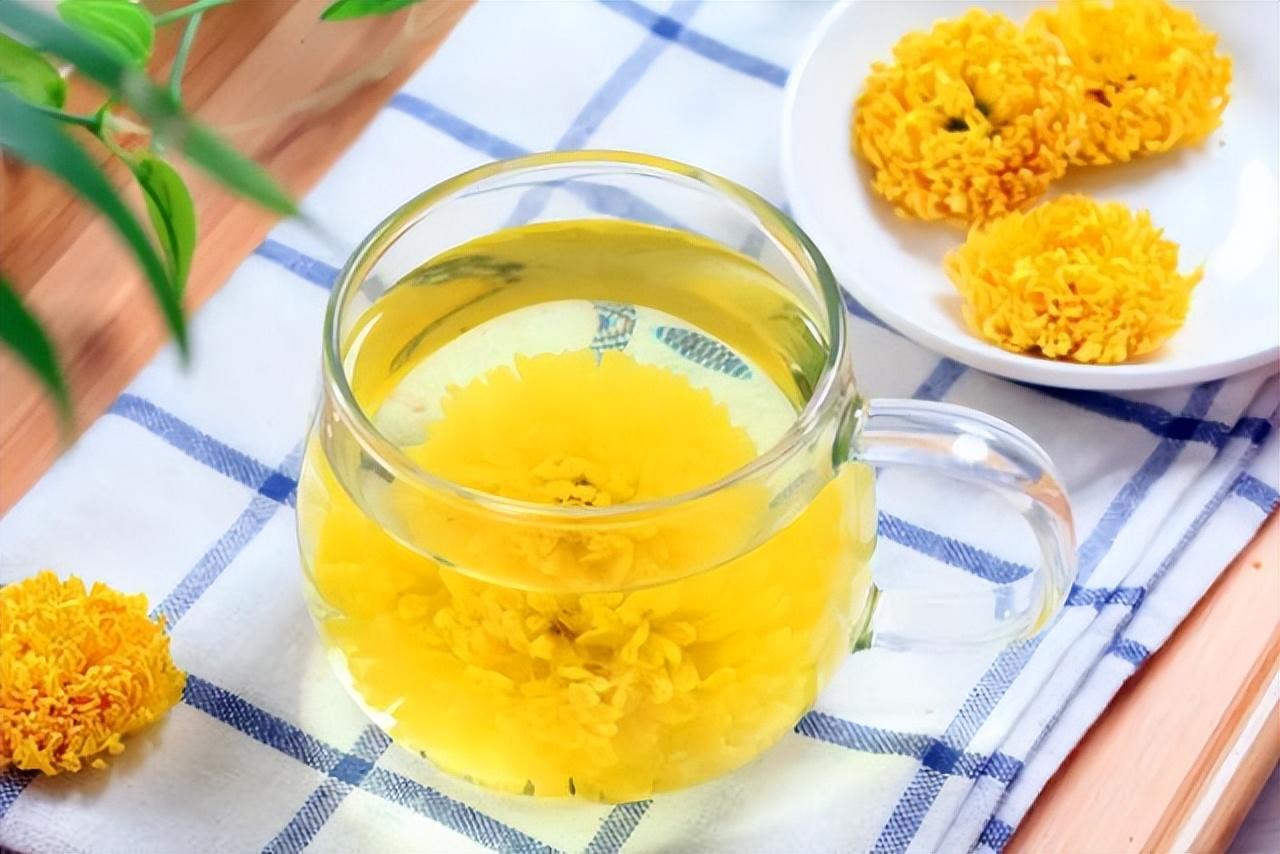 菊花泡水喝的功效，揭示其多重健康益處，菊花泡水喝的神奇功效，多重健康益處揭秘