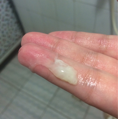 陰部流出來的液體是什么？全面解析女性分泌物，女性陰部流出液體的全面解析，了解女性分泌物成分與特性