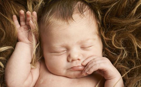 寶寶受涼流鼻涕小偏方，自然療法助寶寶恢復(fù)健康，寶寶受涼流鼻涕的自然療法小偏方，助寶寶恢復(fù)健康的小妙招