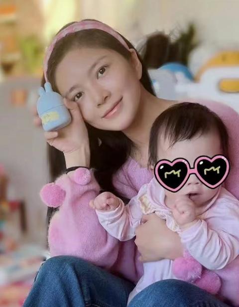 王燦女個人簡歷，揭秘生平與成就，王燦女士生平、成就揭秘，個人簡歷一覽